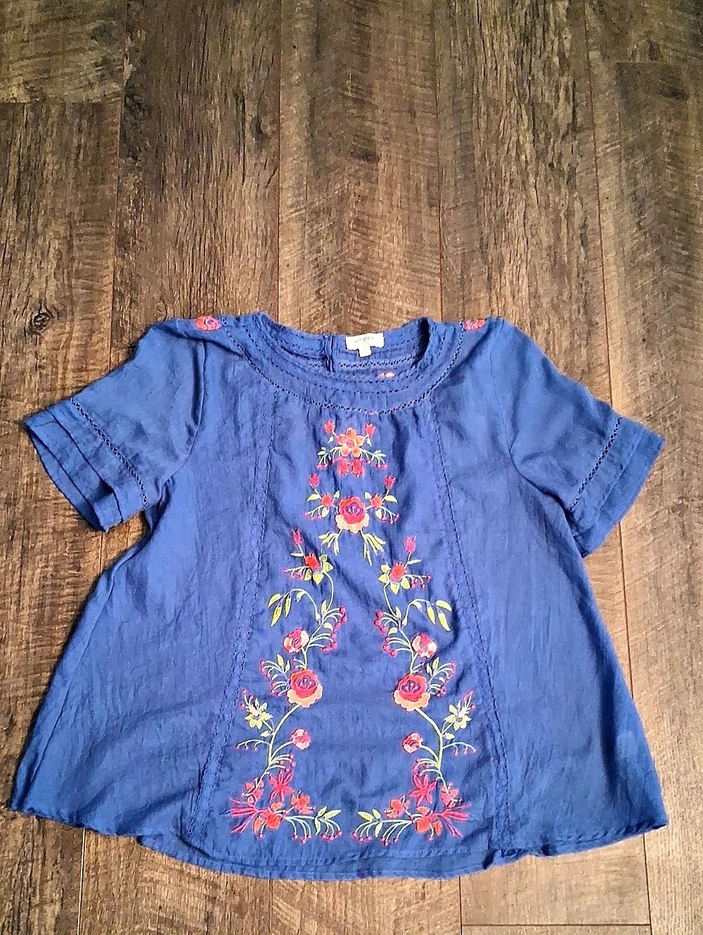 Umgee Floral Embroidered Blouse in Blue Size Medium (8)